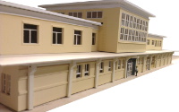 Vergrößern: Modell-Front des Bahnhofsgebäudes von Davos-Platz in 1:87